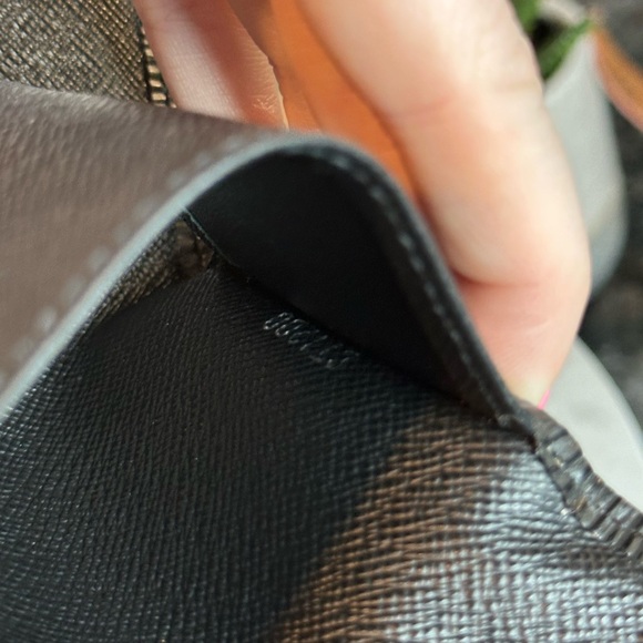 Louis Vuitton Black Epi 6 Key Holder - Picture 12 of 14